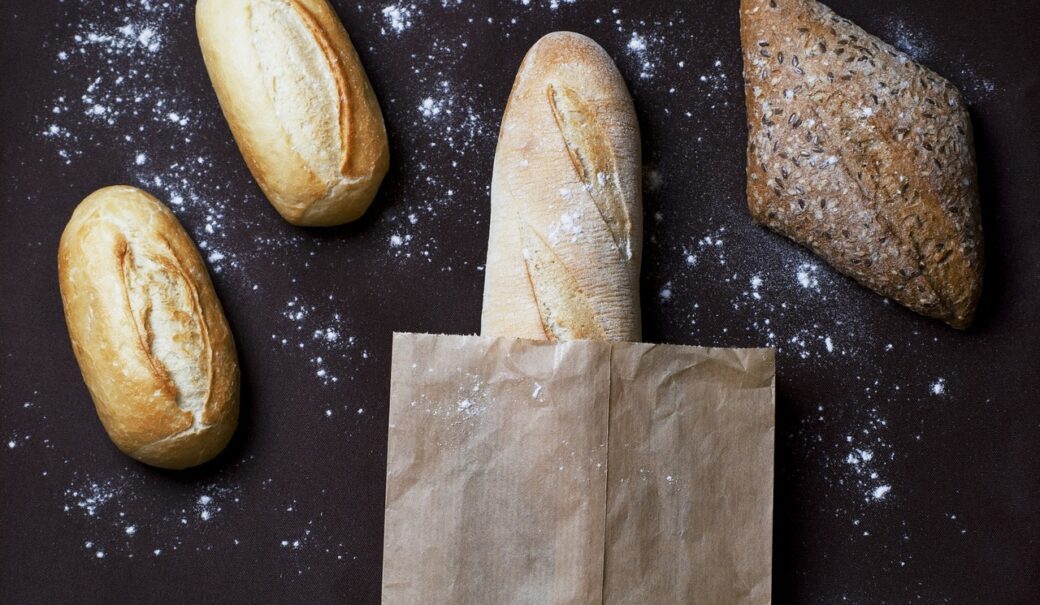 Baguette im Papierbrotsackerl