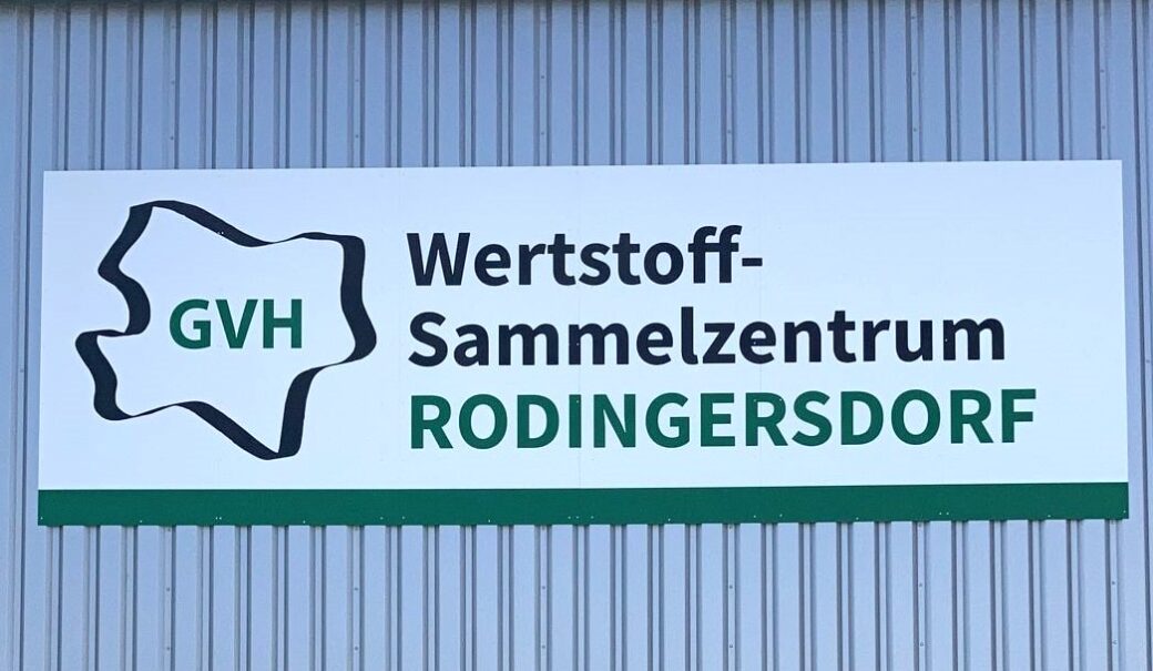 Tafel mit Aufschrift GVH, Wertstoffsammelzentrum Rodingersdorf